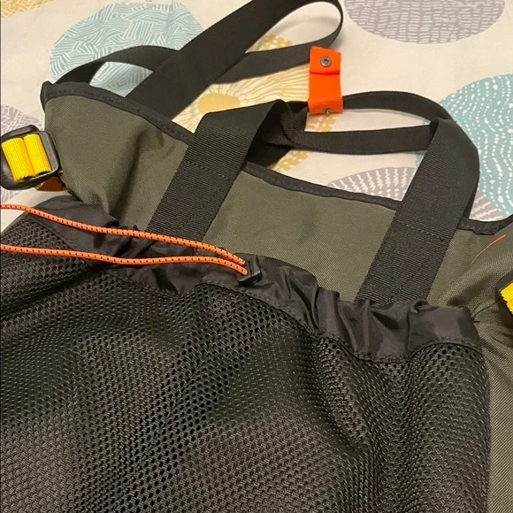 Puma Men's Olive and Black Messenger Bag like new - Picture 8 of 11